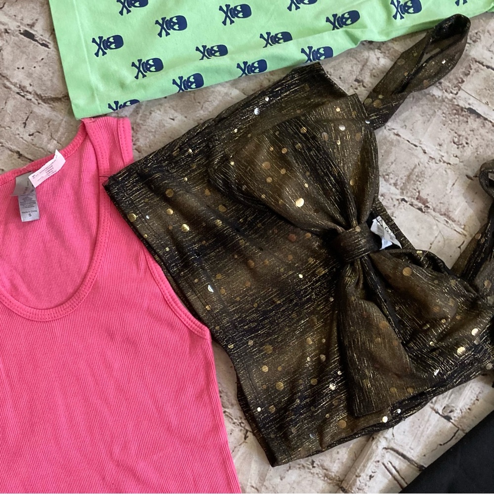 ๐ฅ Bundle of 9 pieces include :3 Dresses,1 sweater,2 tank,1 skirt,2 tops, size S - Picture 13 of 13